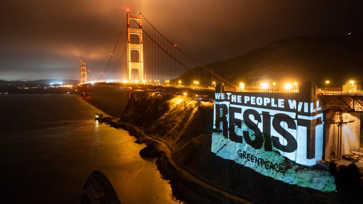 100 Days Projection Message at Golden Gate Bridge, California. © Paul Kuroda / Greenpeace 100 Days Projection Message at Golden Gate Bridge, California. © Paul Kuroda / Greenpeace