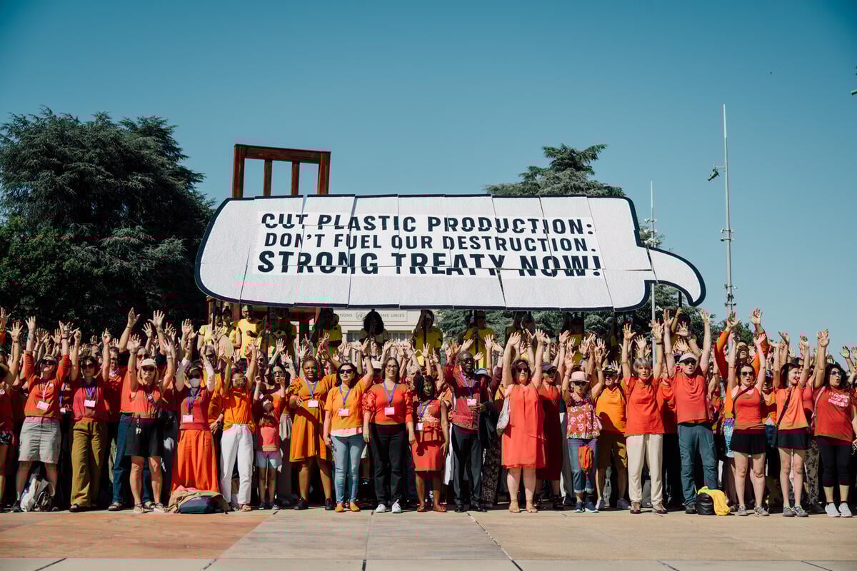 Τελευταία ευκαιρία: η Greenpeace καλεί για ισχυρή Συνθήκη για τα Πλαστικά, την ώρα που οι εταιρείες πετροχημικών υπονομεύουν τις διαπραγματεύσεις