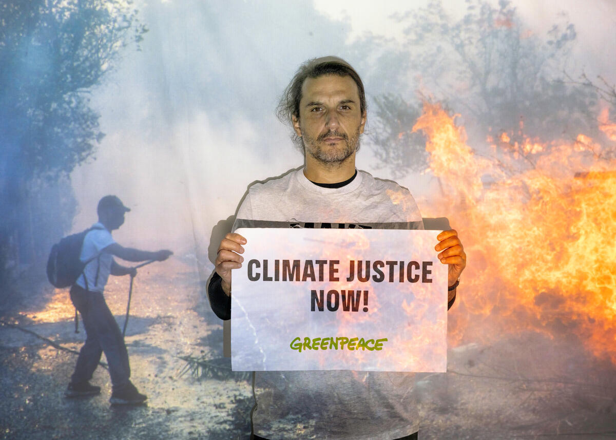 Projection Photo Booth with Climate Impacts at COP29 in Baku. © Marie Jacquemin / Greenpeace Projection Photo Booth with Climate Impacts at COP29 in Baku. © Marie Jacquemin / Greenpeace