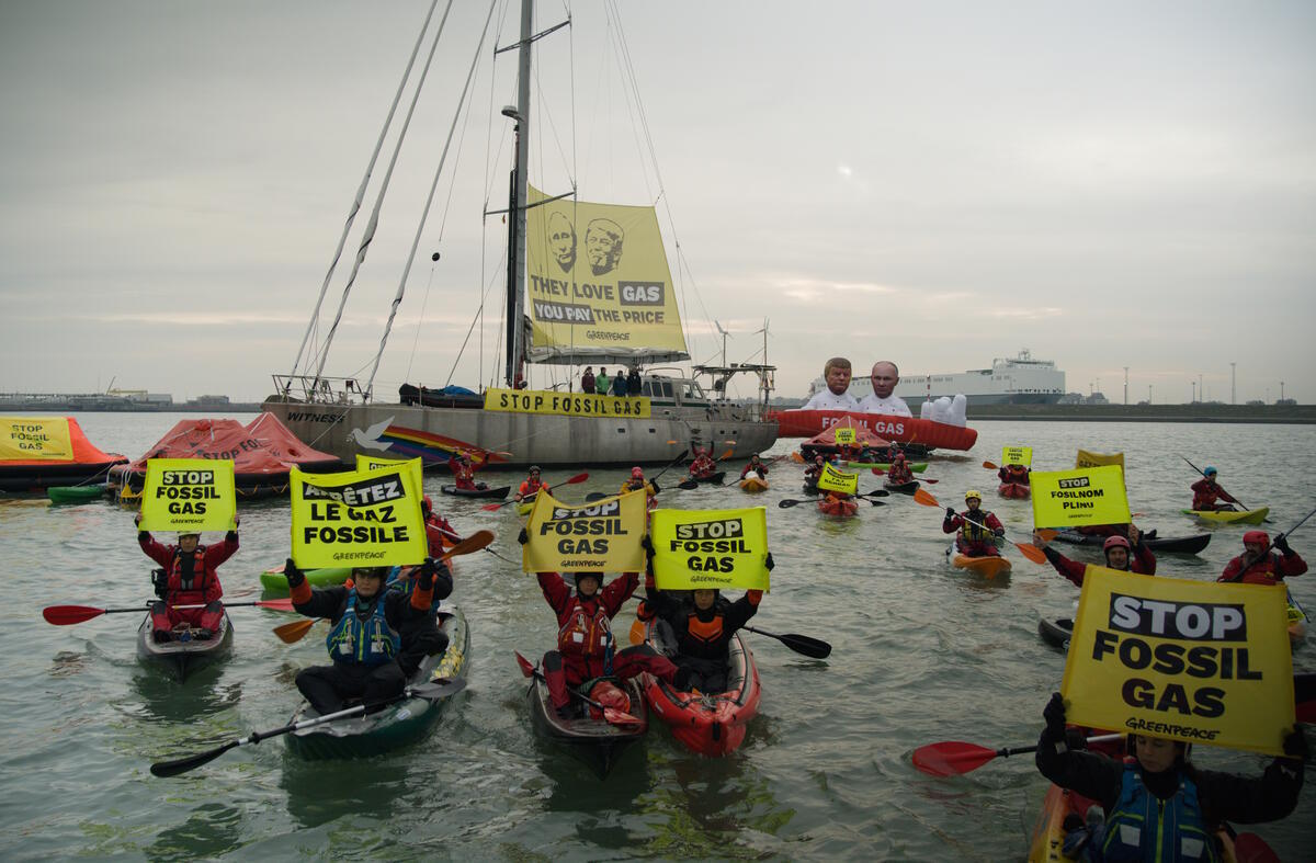 H δραση της Greenpeace στο Βέλγιο έκανε δύο τάνκερ μεταφοράς υγροποιημένου αερίου να αλλαξουν πορεία