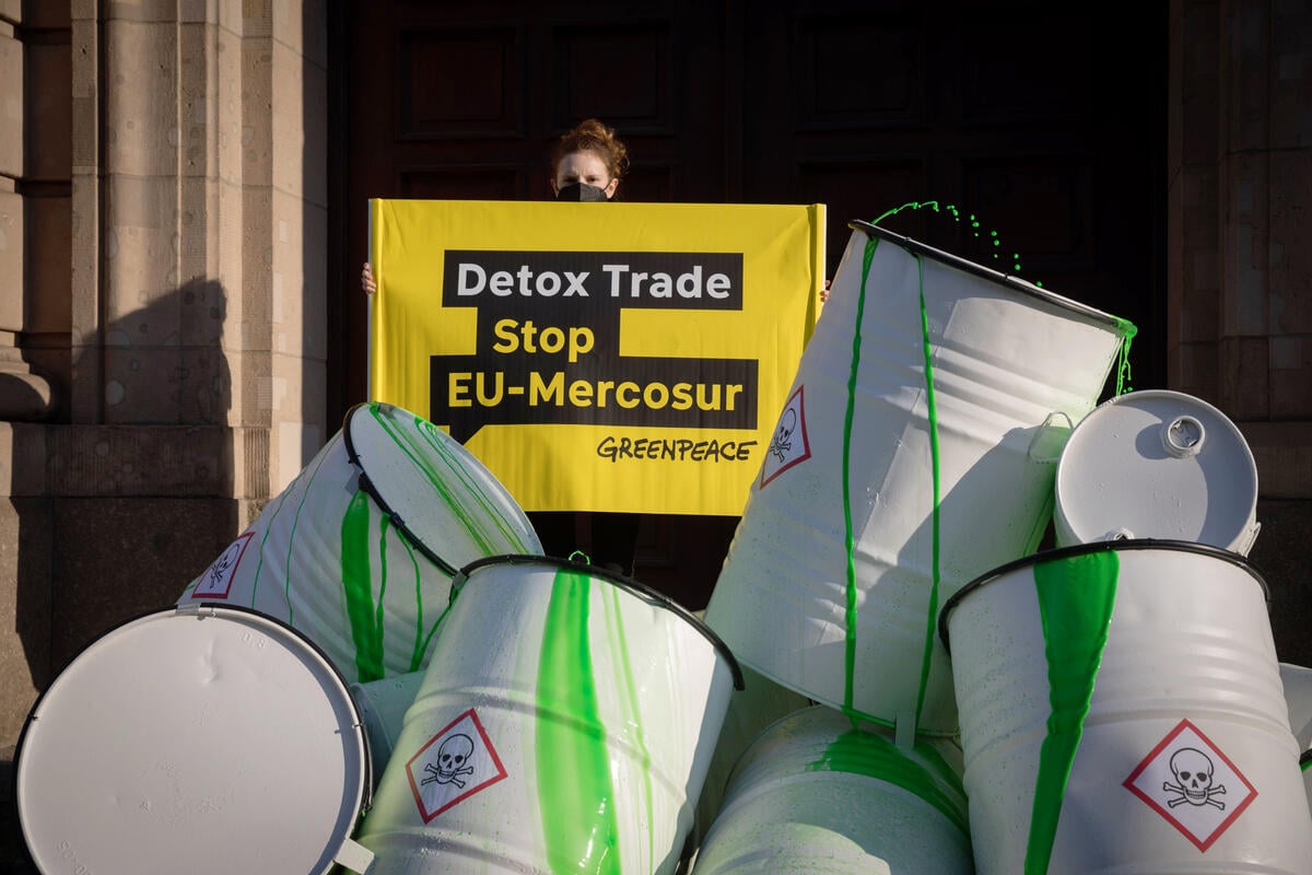 Protest against Forbidden Pesticides in Berlin. © Gordon Welters / Greenpeace