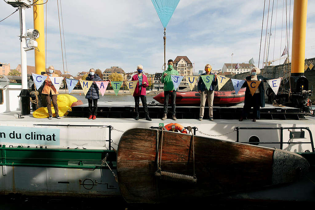 Climate Seniors on MV Beluga in Basel (Travelling to Strasbourg). © Greenpeace / Joël Hunn