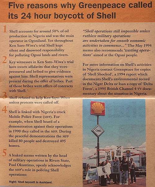 11 November 1995: Greenpeace responded to news of the execution of Ogoni environmental leader Ken Saro-Wiwa in Nigeria by calling a 24-hour boycott of Shell service stations around New Zealand for the following weekend. Along with ECO, National Council of Women, Friends of the Earth NZ, Trade Aid, and the Body Shop protests were organised with placards that read “GET THE SHELL OUT OF NIGERIA” and campaign leaflets were handed out at Shell service stations in Auckland, Wellington and Christchurch. Pictured here is one of the picket lines on Williamson Avenue in Auckland. Photo: Michael Szabo