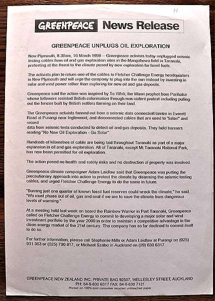 16 March 1998 Greenpeace activists unplug new oil exploration in Taranaki to send its ‘No New Oil’ message to Fletcher Challenge Energy