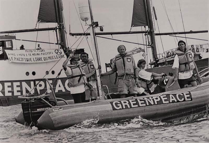 3 December 1990 The plankton sampling team L-R Alain Connan, Remuna Tufaruia, Norm Buske, Beth Higgs, Martini Gotje off Moruroa Atoll. Photo by Lorette Dorreboom