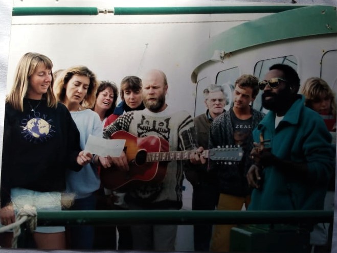 1 February – 1 March 1991 Greenpeace Campaigner Gordon Jackman and crew member Philip Pupuka playing guitars on SV Rainbow Warrior II off Matata. Photo by Lorette Dorreboom