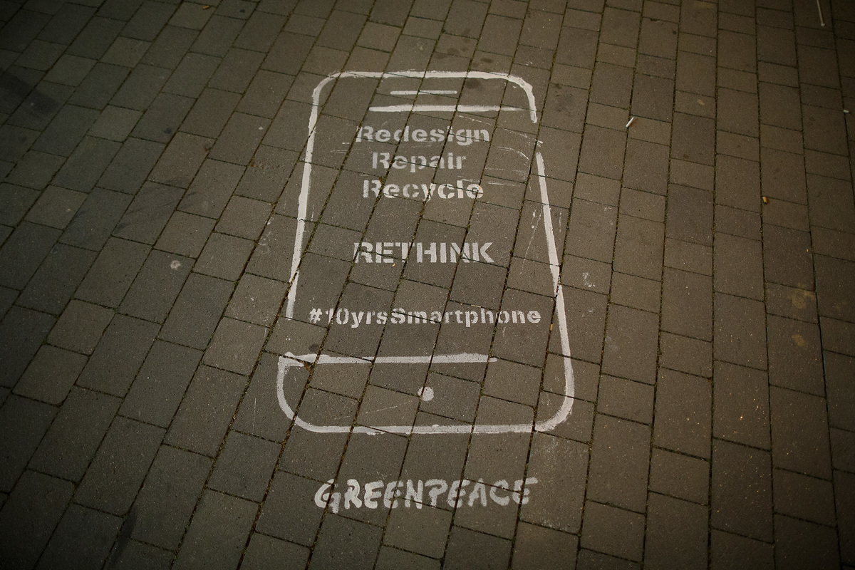 Protest at World Mobile Congress in Spain. © Pablo Blazquez / Greenpeace