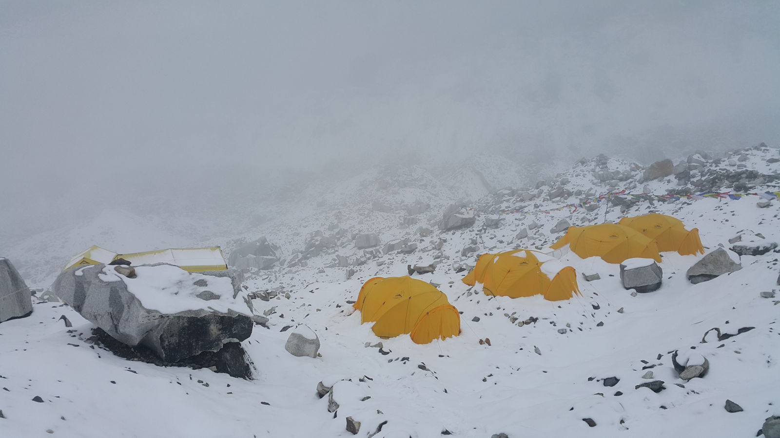 一場突如其來的大風雪，令阿建被迫延遲高度適應行程。