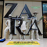 Zara 'Detox' Action in Hong Kong. © CLEMENT TANG WAI KIN / Greenpeace