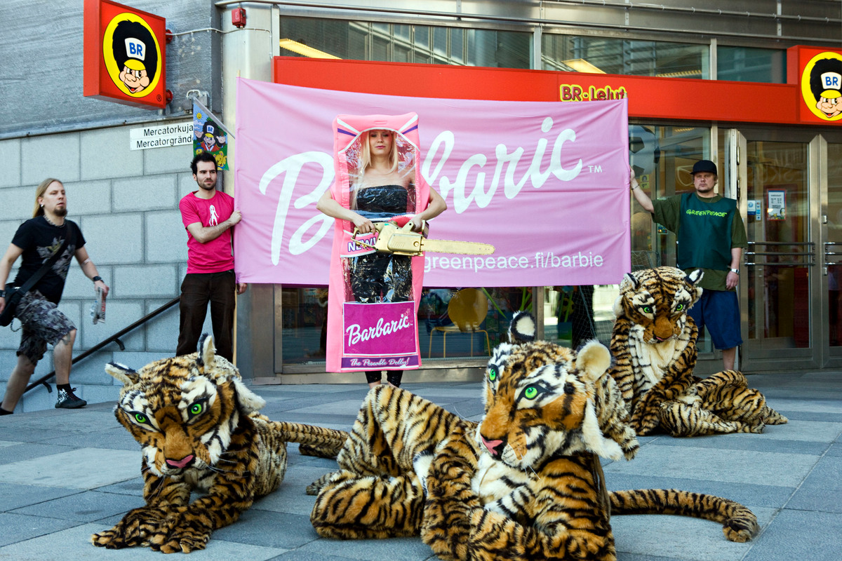 Protest Against Mattel in Helsinki. © Greenpeace / Patrik Rastenberger
