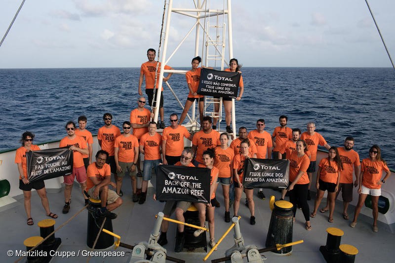 ENGLISH BELOWO navio Esperanza está no Brasil para uma expedição científica sobre os Corais da Amazônia. Pesquisadores e o time do Greenpeace buscam mais informações sobre esse bioma, que é único no mundo. Empresas internacionais têm planos de explorar petróleo na região próxima aos Corais em breve. Especialistas, no entanto, alertam que um vazamento ali ameaçaria de forma irreversível o bem-estar do ecossistema marinho e das pessoas que habitam a costa. Foto Marizilda Cruppe/Greenpeace.The ship Esperanza is back to Brazil for a scientific expedition about the Amazon Reef. Researchers and the Greenpeace team seek for more information about the biome that is unique in the world. International oil companies want to drill for oil within a few kilometers of the Amazon Reef soon. However, experts warn that an oil spill in the area would irreversibly threaten the well-being of the ecosystem and people living in the coast. Photo Marizilda Cruppe/Greenpeace.