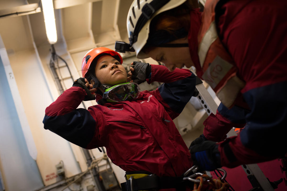 Activists Prepare to Protest Dirty Palm Oil in the Atlantic Ocean. © Jeremy Sutton-Hibbert / Greenpeace