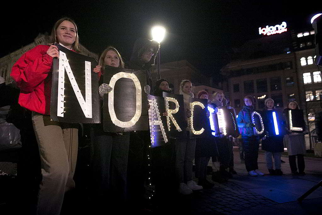 去年11月召開上訴聆訊前夕，大批挪威民眾齊集國會廣場，表達「不要北極鑽油」的訴求。 © Johanna Hanno / Greenpeace