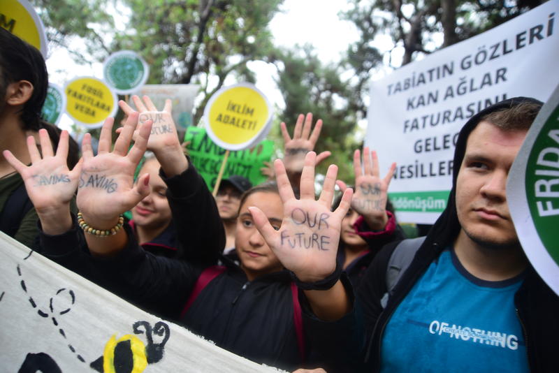 2019年9月，土耳其人民響應全球氣候行動，罷工罷學上街要求政府遏止氣候暖化。© Yasin Akgul / Greenpeace