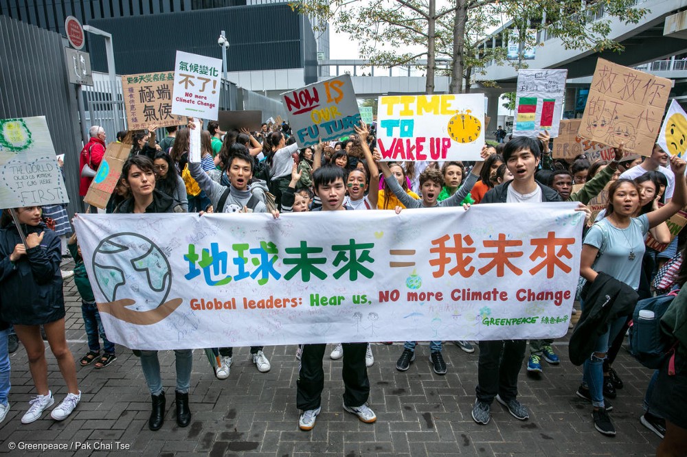 香港學生齊聲高呼：「守護地球未來，守護你我將來！」