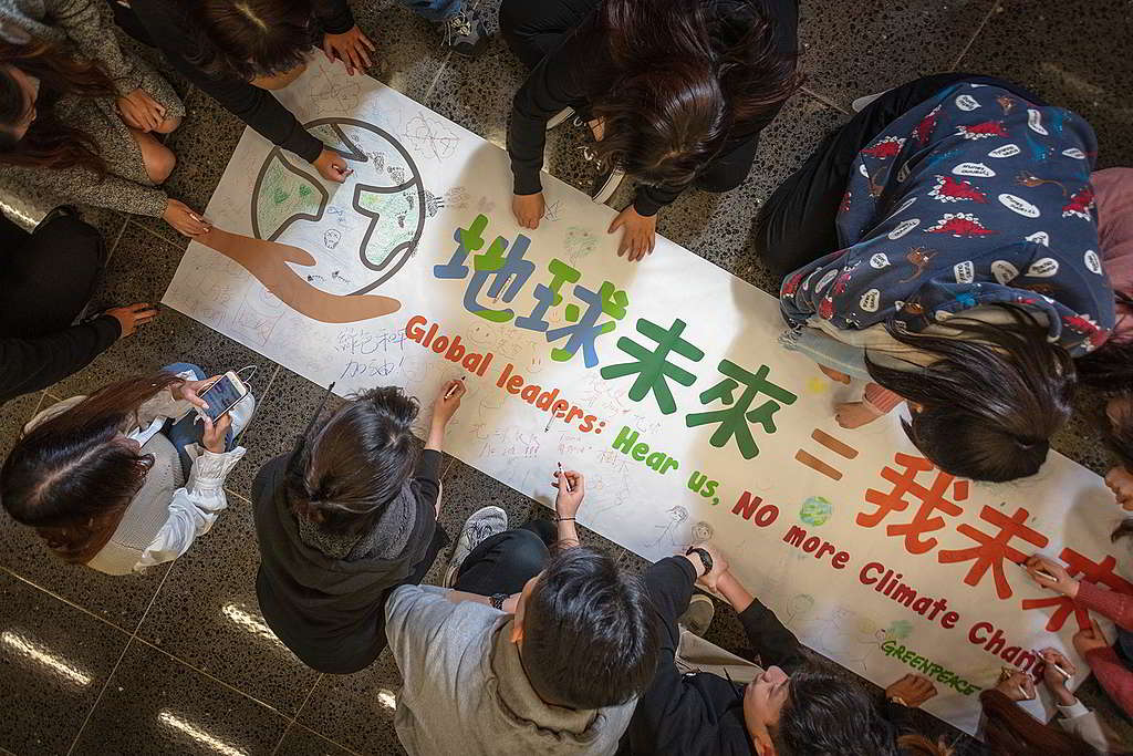 年輕人的未來,與地球未來息息相關! © Pak Chai / Greenpeace