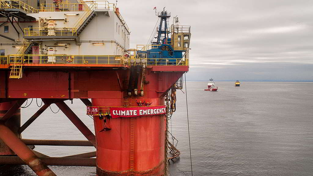 2019年，綠色和平於蘇格蘭海域登上產油量可達3,000萬桶的BP鑽油平台，控訴氣候危機，事後卻遭入稟法院圖使行動者噤聲。 © Greenpeace