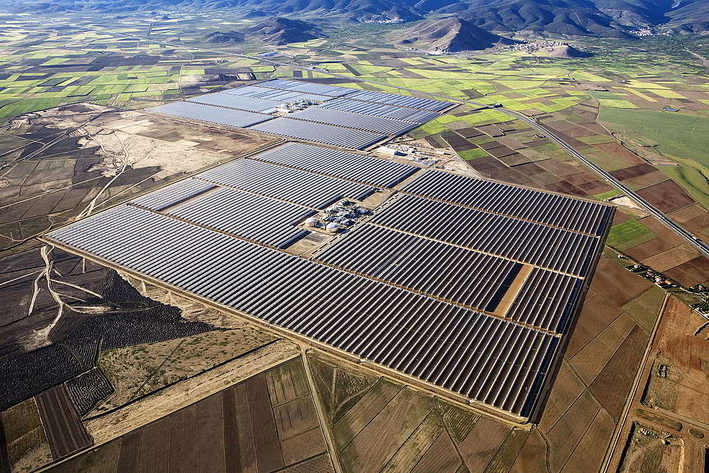 西班牙Andasol 1太陽能發電場，可提供20萬人用電，每年減少14.9萬公噸二氧化碳排放。© Greenpeace / Markel Redondo