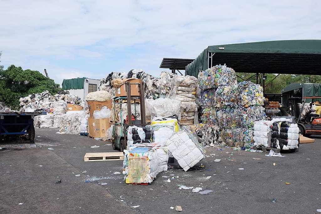 2014至18年期間，本港都市固體廢物回收率持續下跌至30%。 © Greenpeace