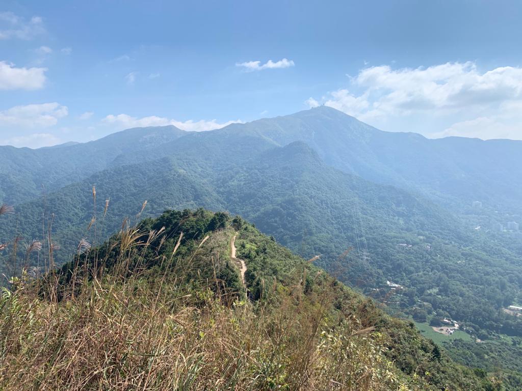 大刀屻美景，天清時與後方群山形成山層，美不勝收。© Violet So / Greenpeace