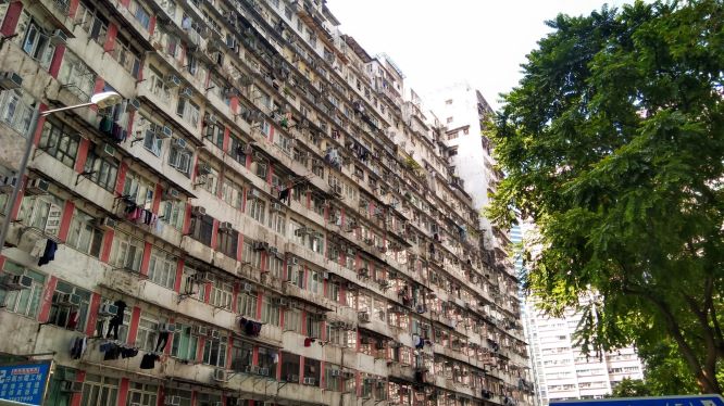 鰂魚涌英皇道俗稱「怪獸大廈」建築群。© helen yip