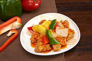 紅桃柳綠(素咕嚕肉)© Shutterstock
