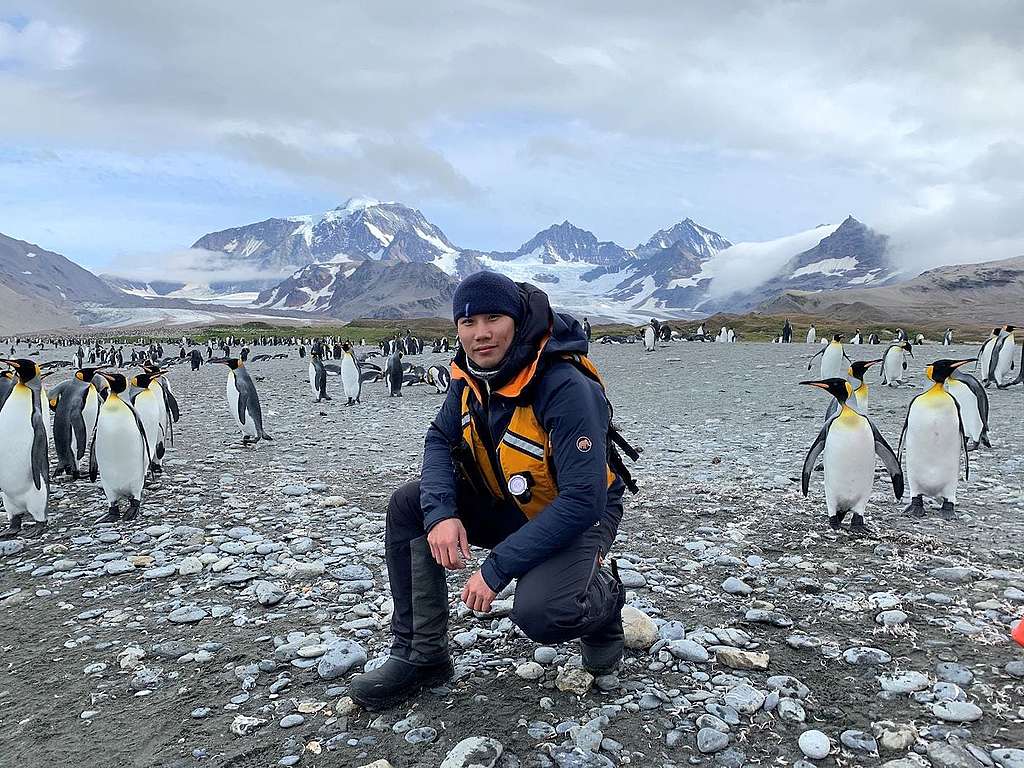Eric最初在南極工作時，其中一個職責是當企鵝警察，保持企鵝通道（penguin highway）暢通。（圖片由Eric Wong提供）