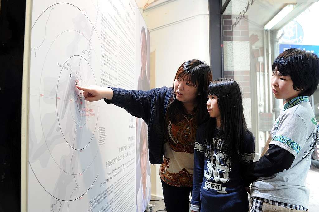 Prentice憶起福島媽媽西片嘉奈子帶同兩位仔女訪港,出席「福禍一線 給我無核家園」周年展,親身剖白核災反思。 © Clement Tang Wai Kin / Greenpeace