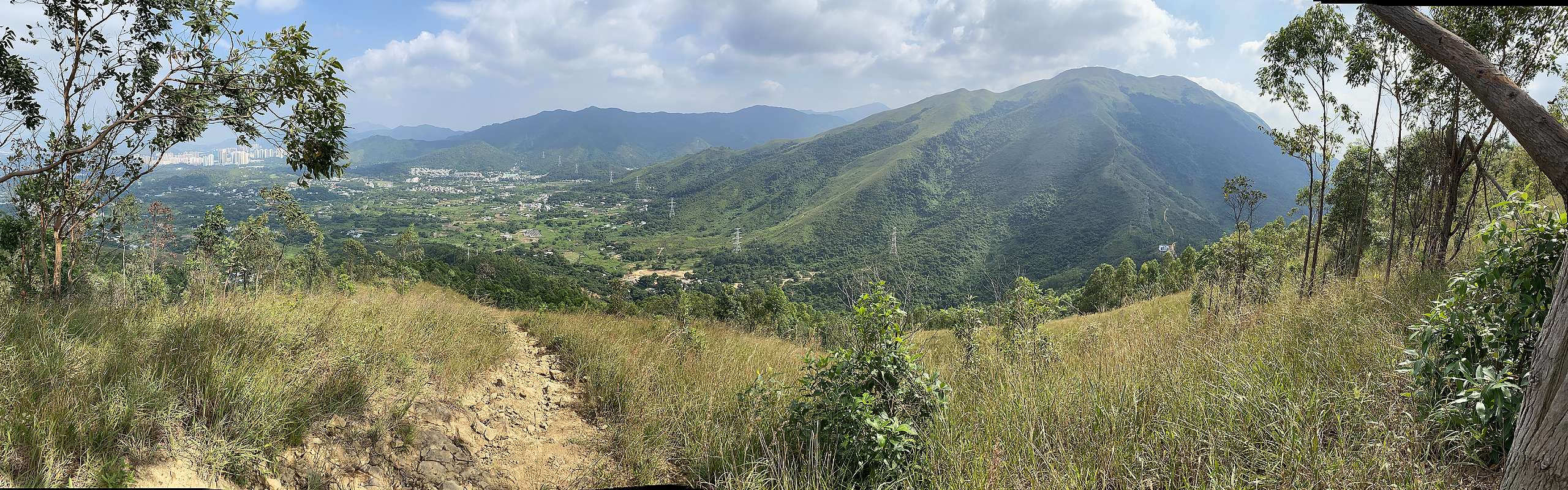 登山時能回望便能飽覽蕉徑至粉嶺一帶的村莊。© 香港山女