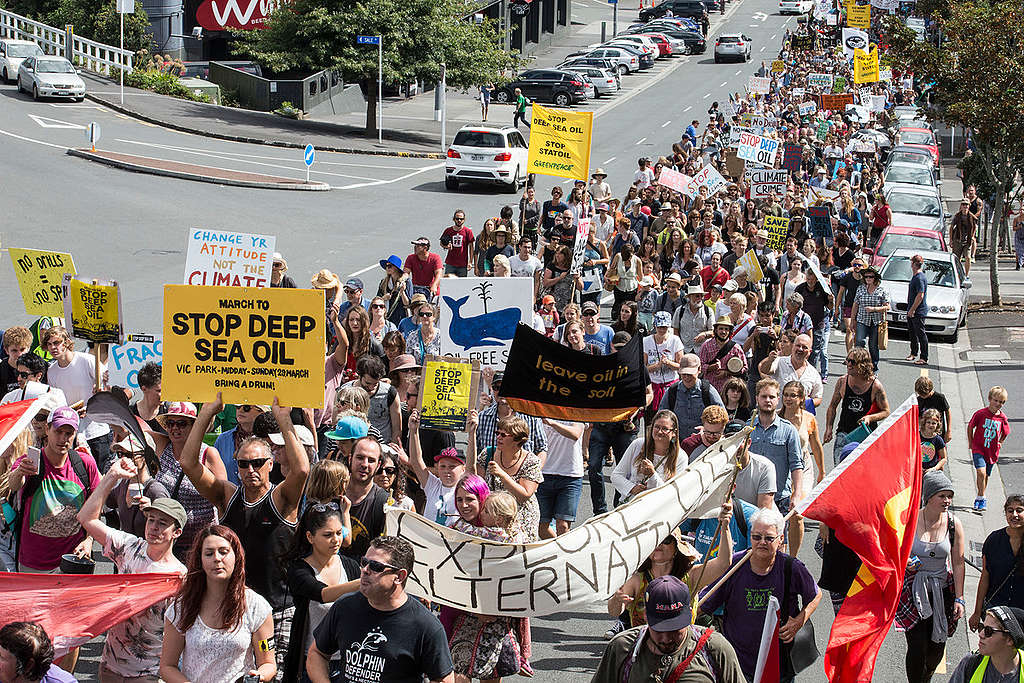 2015年紐西蘭奧克蘭市的反對深海石油遊行。© Greenpeace