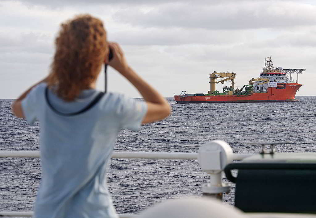 綠色和平船員遠征太平洋公海，持續監察採礦企業意圖破壞海洋的一舉一動。© Marten van Dijl / Greenpeace