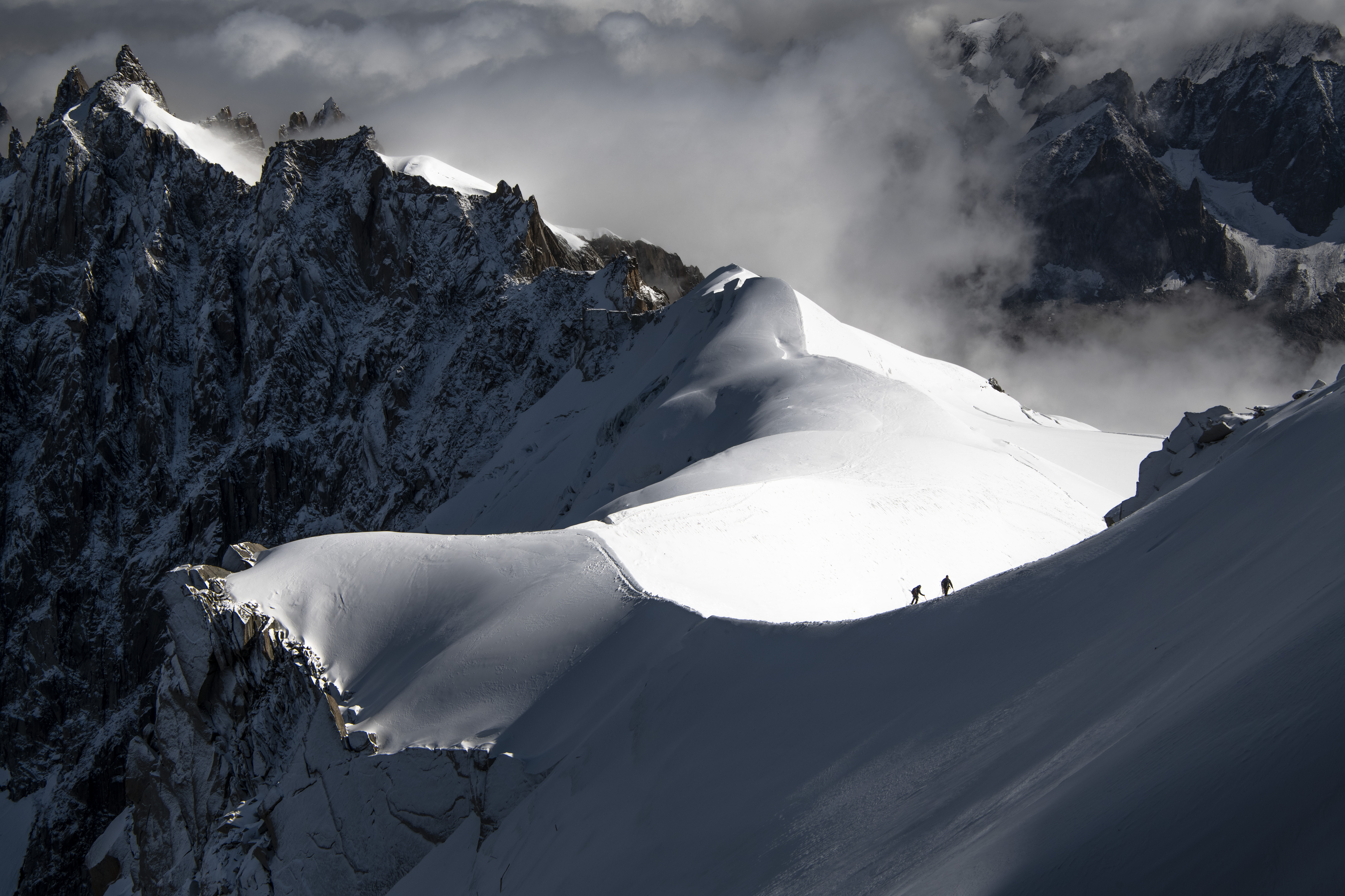 Alpinism 「阿式攀登」以小型隊伍方式快速攀登，好處是減少對山體環境的消耗和污染。© Eric Wong / Greenpeace
