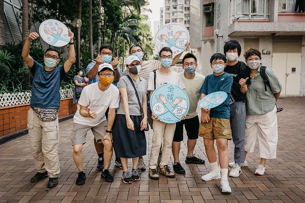 走塑小隊定期舉行「走塑大HUNT」活動，參與店鋪至今已增加至818間！ © Tang Yan / Greenpeace