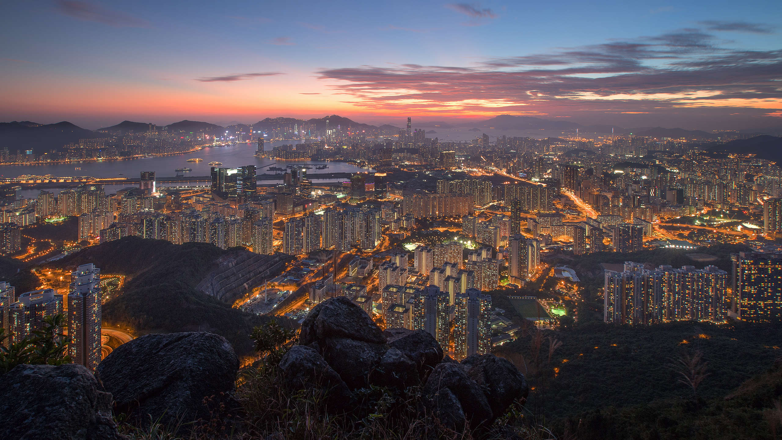 九龍半島晚霞。(20s F/10 ISO100)© Kelvin Yuen