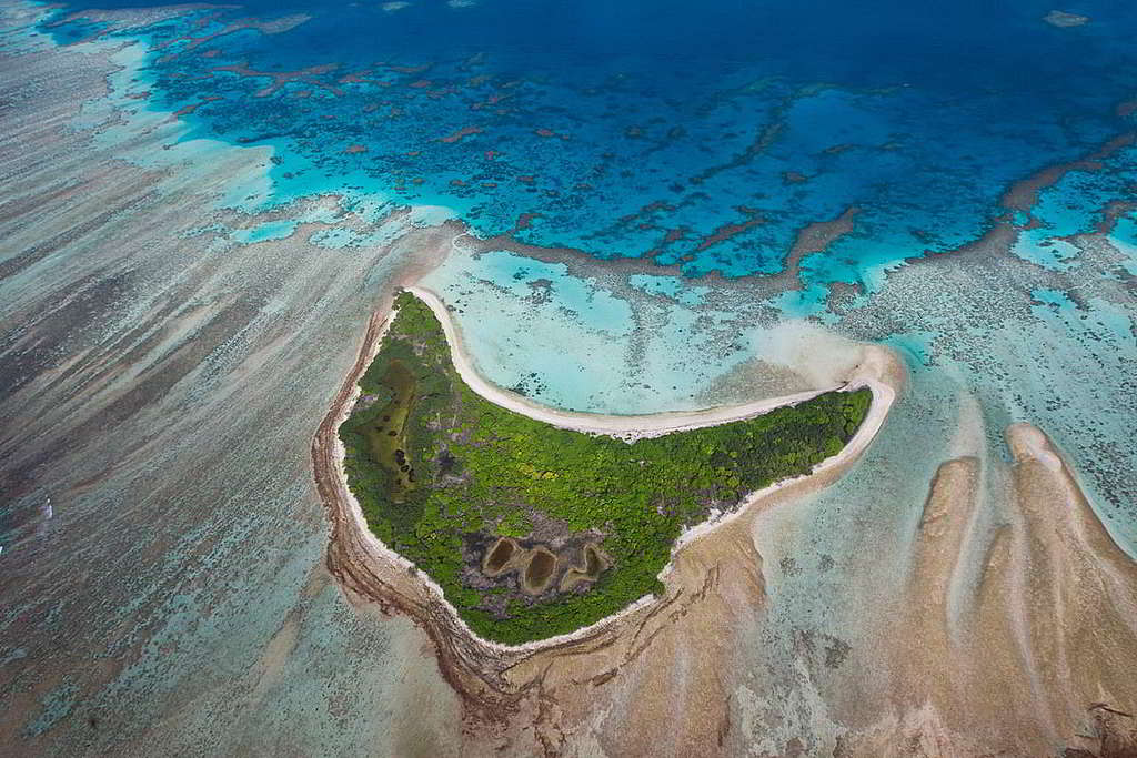 馬爾代夫阿杜環礁（Addu Atoll）一處地方距離海平面2.4米，已是全國最高點。 © Paul Hilton / Greenpeace