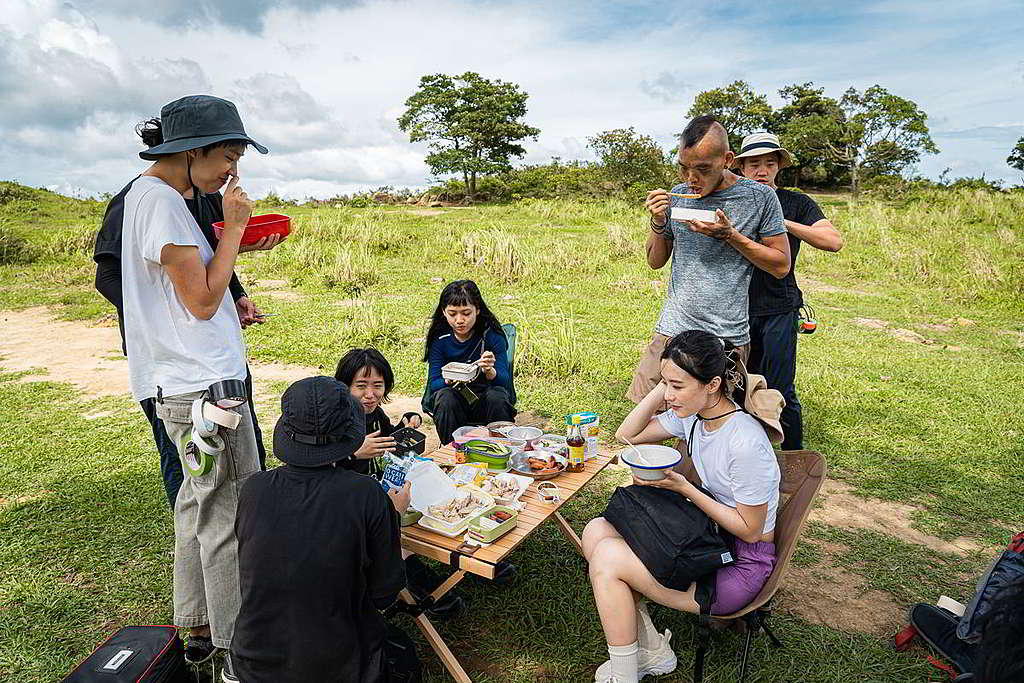 團隊整個製作過程均做好分類回收，也自備餐具「開餐」。 © Greenpeace / Chilam Wong