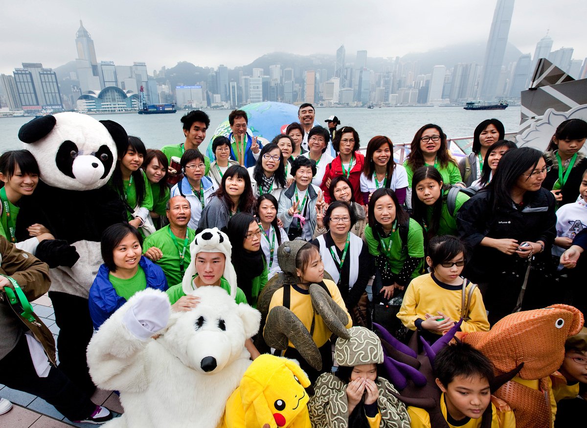 2009年綠色和平連同香港多個團體及市民參與「留住冬天減碳行」，響應全球撐COP15氣候會議的行動。© Paul Hilton / Greenpeace