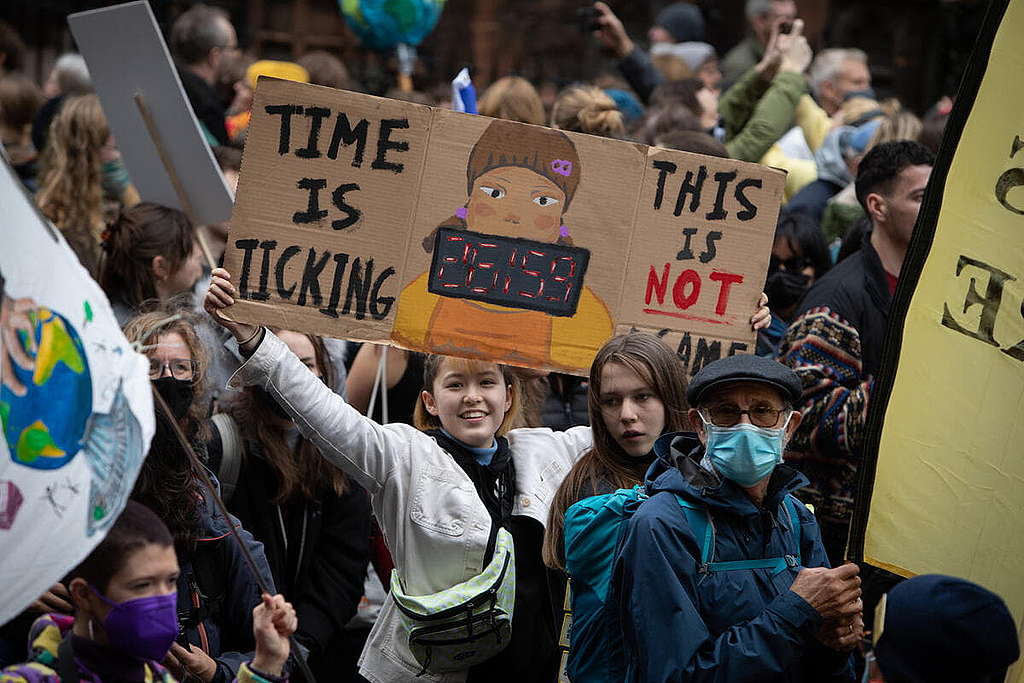 拯救氣候時間倒數中，亦非遊戲一場：十萬人在COP26主辦城市格拉斯哥出席氣候遊行，促請各地領袖立即行動。 © Jeremy Sutton-Hibbert / Greenpeace