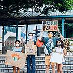 4位香港少年氣候行動者Max、Reaha、Dhaanya與Ennan（左起），堅持每星期五為未來#FridaysForFuture，走到街上，要香港人認識氣候危機，加入氣候行動。© Greenpeace / Patrick Cho