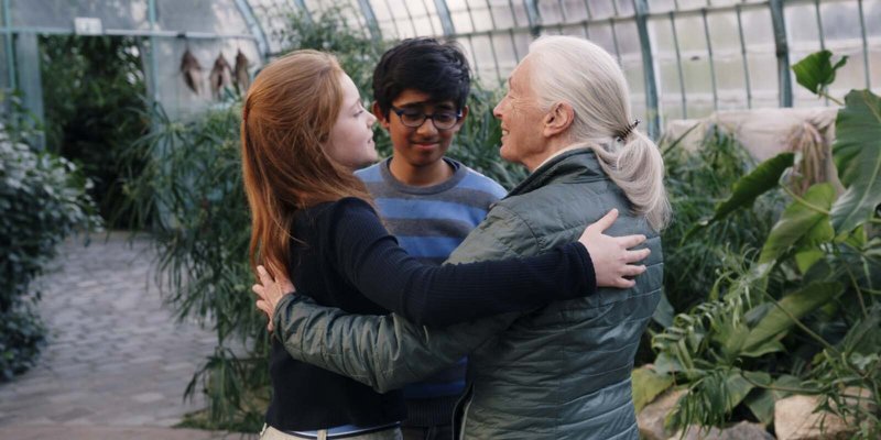 《動物:生命之匙》(Animal)劇照,氣候行動者Bella和Vipulan與靈長類動物學家Jane Goodall