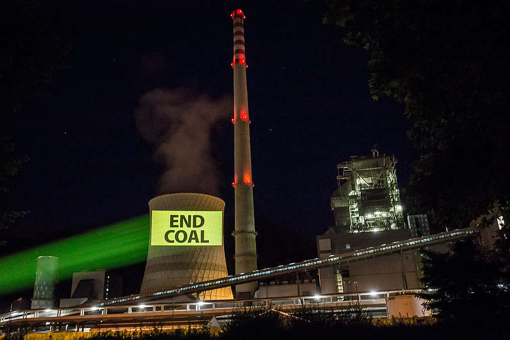 COP26大會閉幕，氣候協議首次明確表述應對氣候變化須削減煤炭使用，燃炭時代走向終結。各國須於2022年提出嚴格減排承諾。© Tomislav Obrovac / Greenpeace