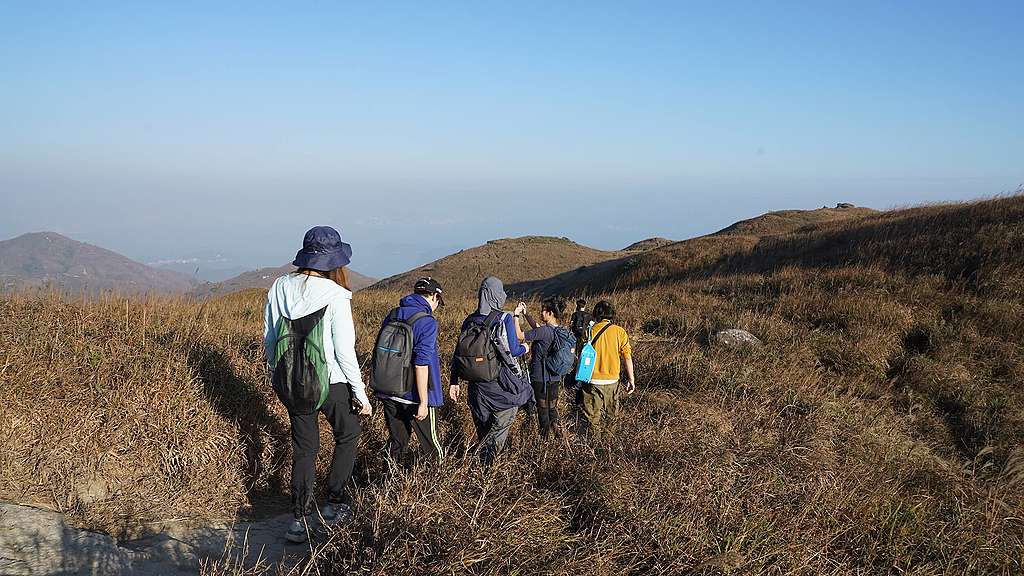 當日天公做美，不少參加者是初次登上大東山賞景，大呼「過癮」。圖中右二穿藍色上衣者為受訪者Monica。© Greenpeace