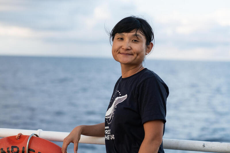 黃懿萱（小豚）擔任綠色和平船艦水手，在海洋第一線協助守護環境。© Tommy Trenchard / Greenpeace