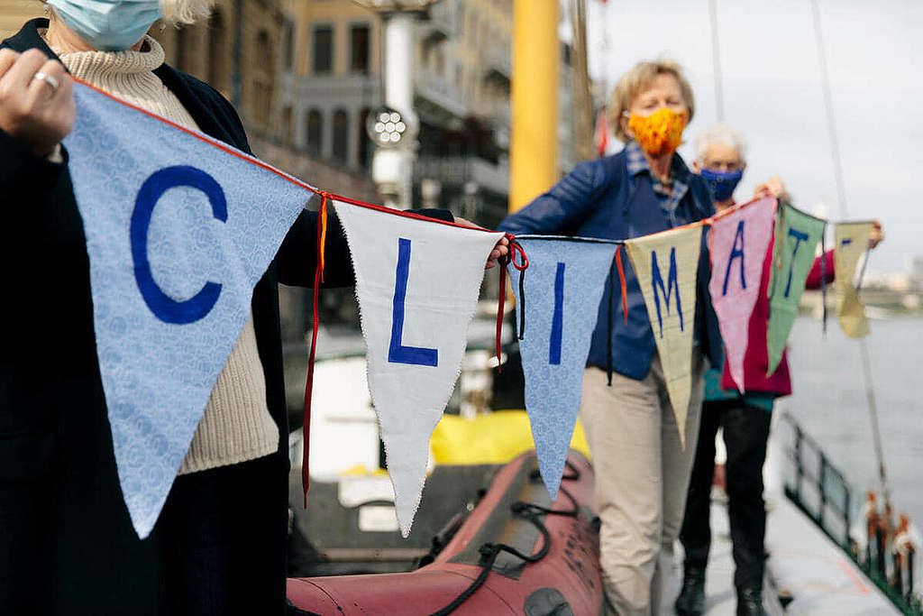 由超過2,000位65歲或以上婦女組成的「年長婦女氣候保護協會」（KlimaSeniorinnen），鑑於瑞士政府的氣候政策未及控制全球暖化所須的安全水平，將案件提訴至歐洲人權法院。 © Greenpeace / Joël Hunn
