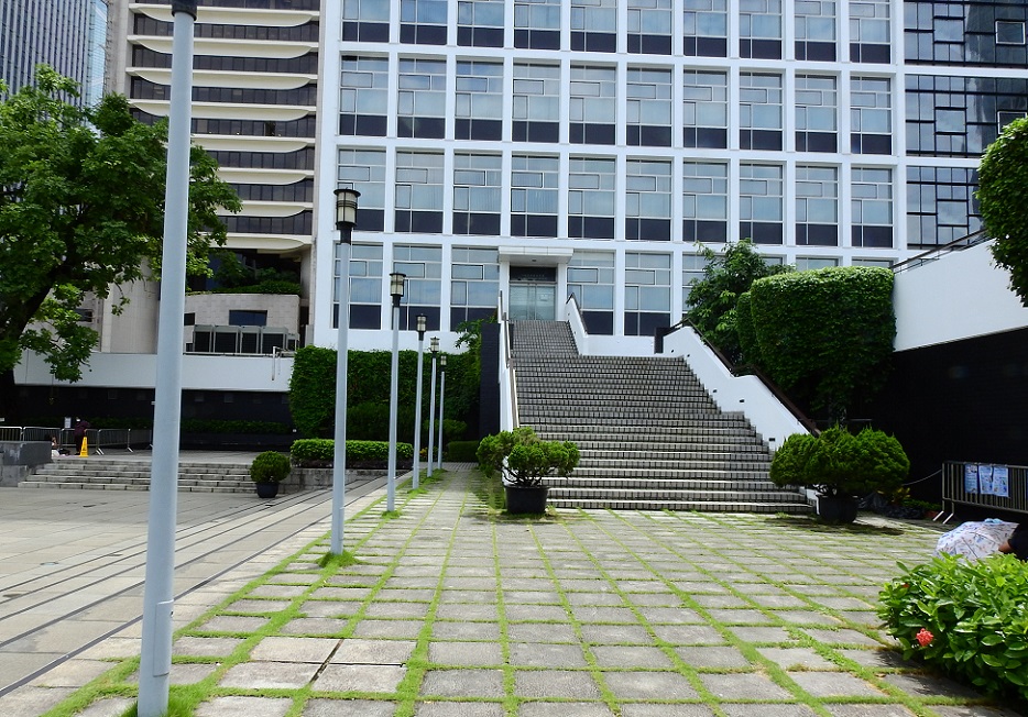大會堂紀念花園這邊,相連高座婚姻註冊處。這個場景該是不少夫婦第一個留影的地方。© helen yip