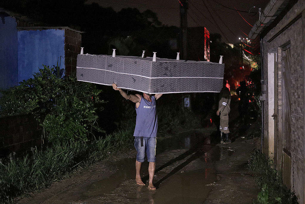 2022 年 5月，暴雨造成的洪水和泥石流，在巴西東北部造成至少 106 人死亡；這也是巴西短時間內第 4 次發生重大洪災。© SERGIO MARANHAO / AFP via Getty Images
