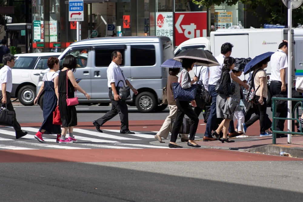 2022 年 6 月下旬，日本東京連續 9 日錄得 35 °C 以上高溫，創下 147 年來最長「猛暑日」紀錄。© Rodrigo Reyes Marin / shutterstock.com