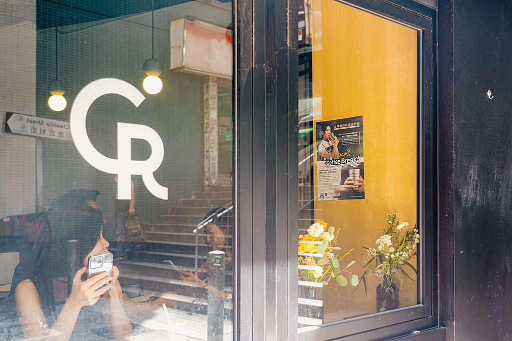 Cupping Room 以皇后大道中分店，作為參與「上環重用杯借還計劃」試點。 © Chilam Wong / Greenpeace