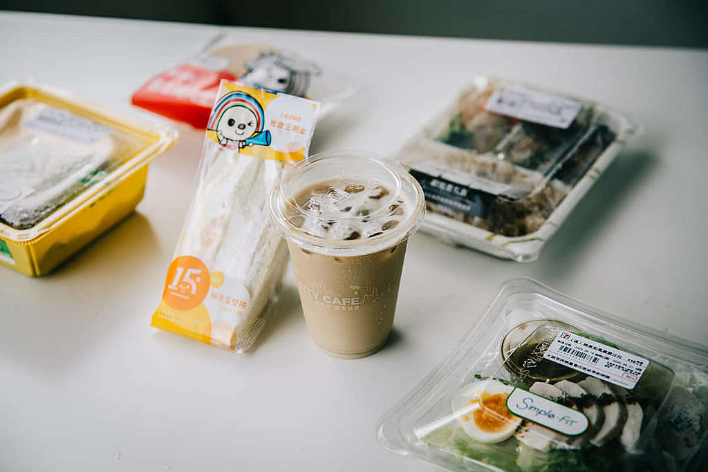 統一集團是全球第 12 大食品集團,即棄塑膠使用量驚人,助長污染。 © Greenpeace