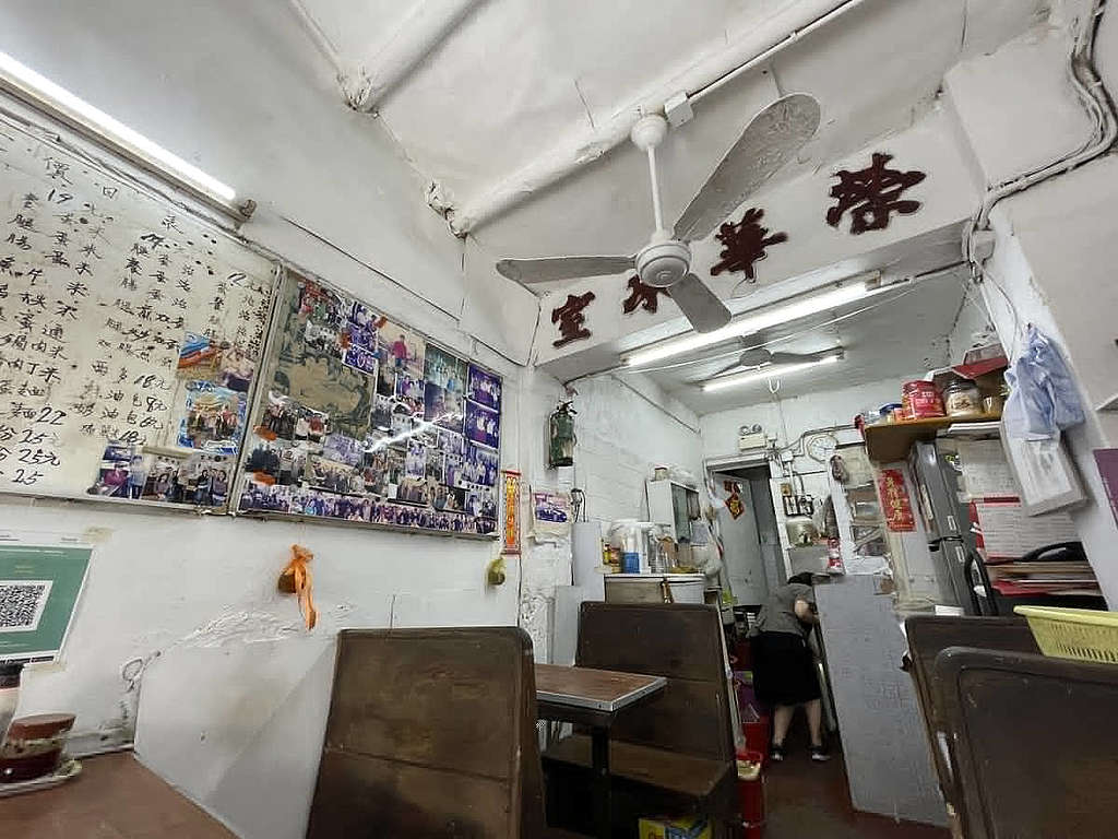面臨茶果嶺村重建，60 年老舖榮華冰室亦將面對結業的命運。© ABCAT / Greenpeace